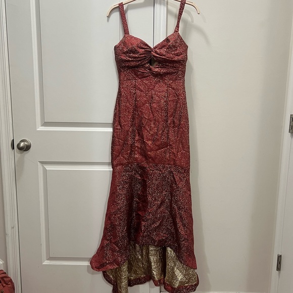 ML Monique Lhuillier Red Metallic High Low Gown Size 6 US $595 - Picture 2 of 13
